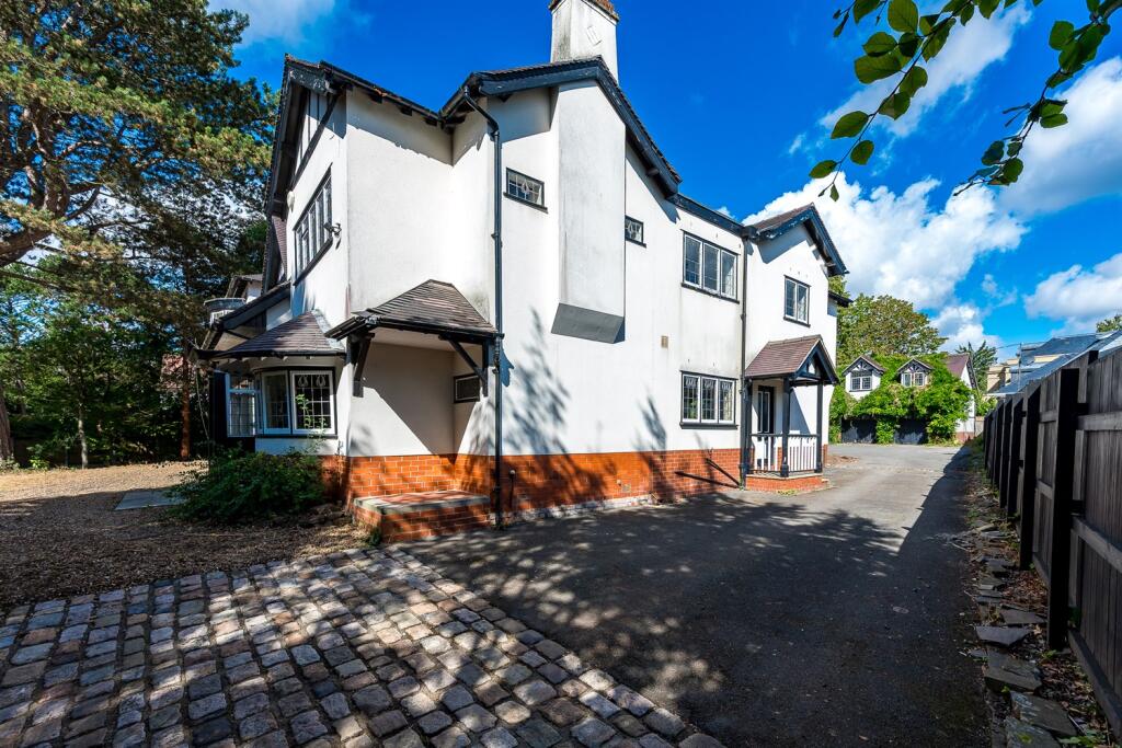 6 bedroom detached house for sale in Bankhall Lane, Hale, WA15